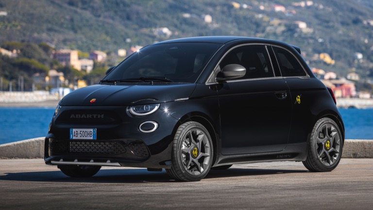 Abarth_500e_Hatchback-06.jpg