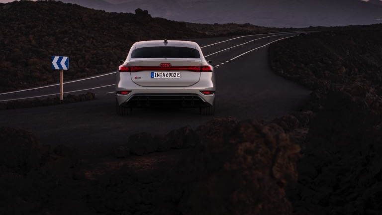 Audi_A6_Sportback_etron_2024-04.jpg