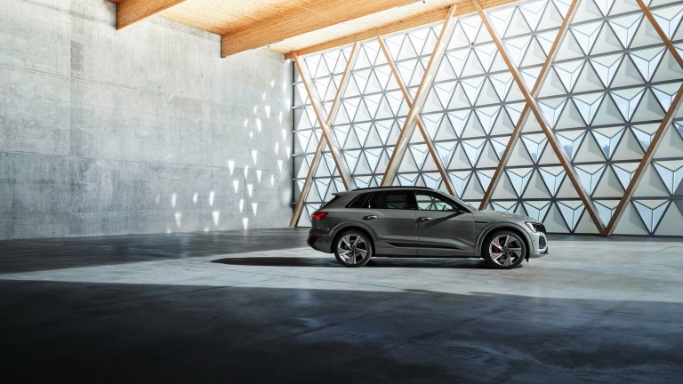 Audi_Q8-etron-2023-05.jpg