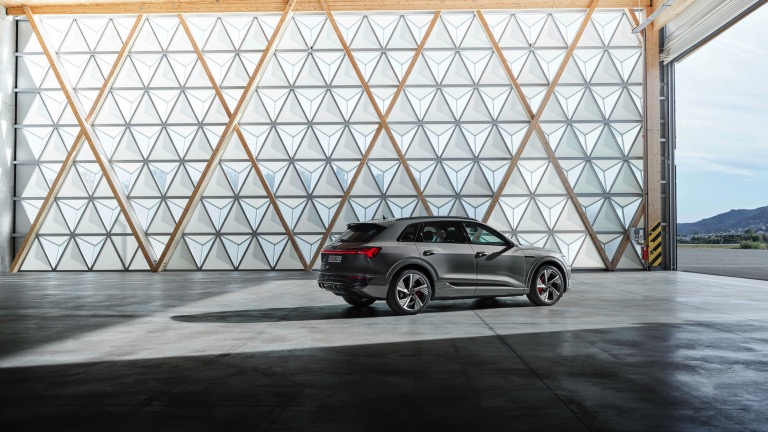 Audi_Q8-etron-2023-06.jpg