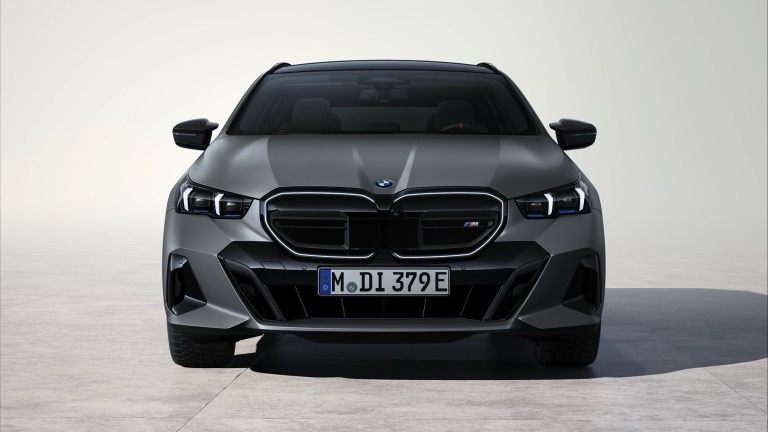 BMW_i5_M60_xDrive_Touring-04.jpg