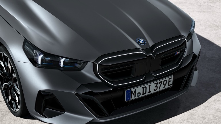 BMW_i5_M60_xDrive_Touring-06.jpg