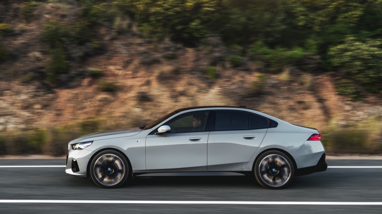 BMW_i5_eDrive40_Sedan-02.jpg