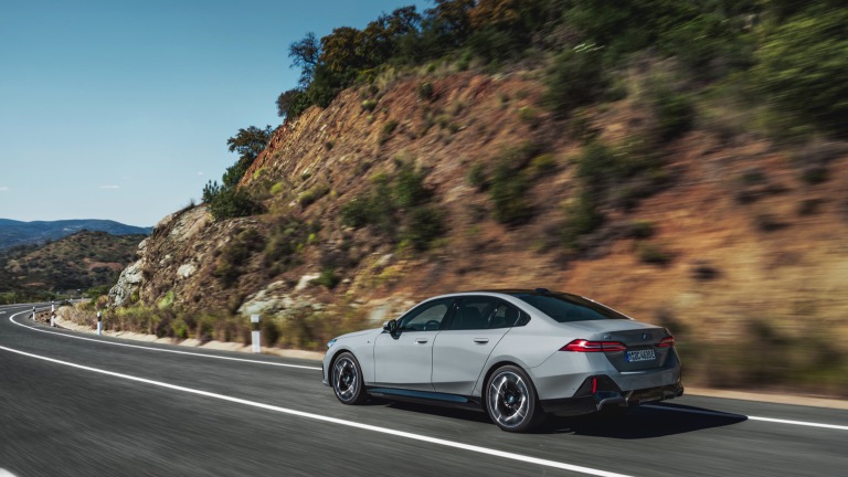 BMW_i5_eDrive40_Sedan-04.jpg