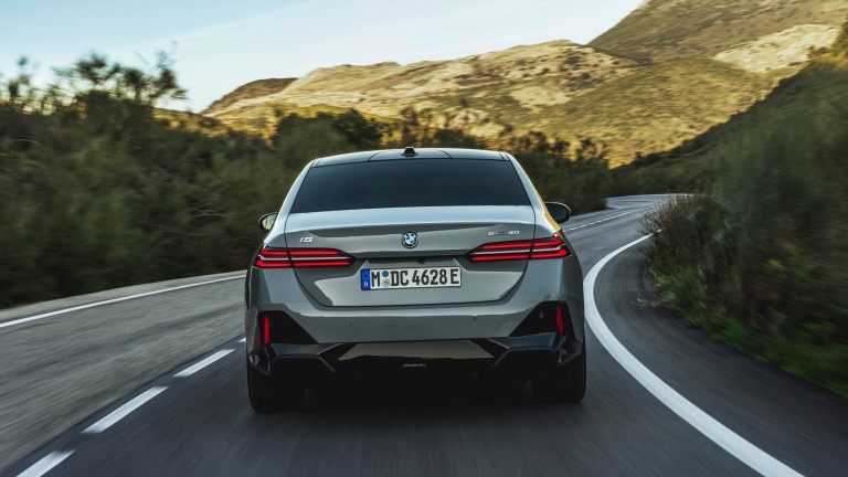 BMW_i5_eDrive40_Sedan-07.jpg