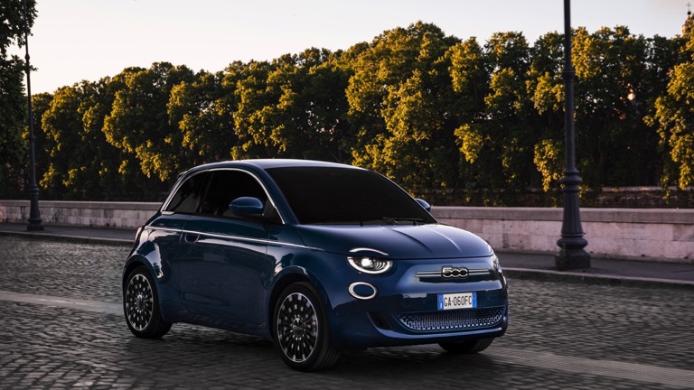 Fiat_500e_Hatchback_2020-03.jpg