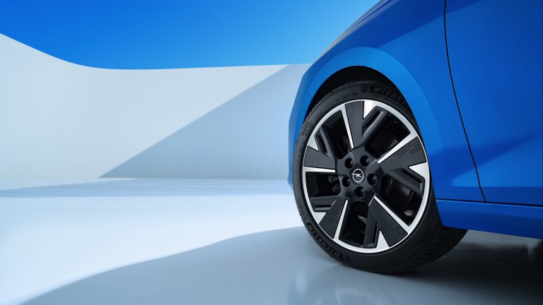 Opel_Astra_Electric-08.jpg
