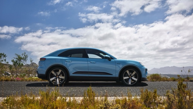 Porsche_Macan_Electric_2024-06.jpg