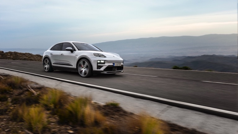 Porsche_Macan_Turbo_2024-03.jpg