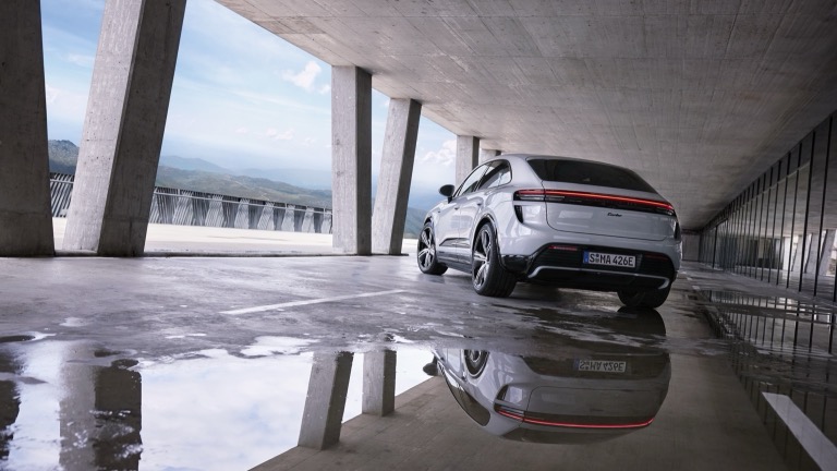 Porsche_Macan_Turbo_2024-07.jpg