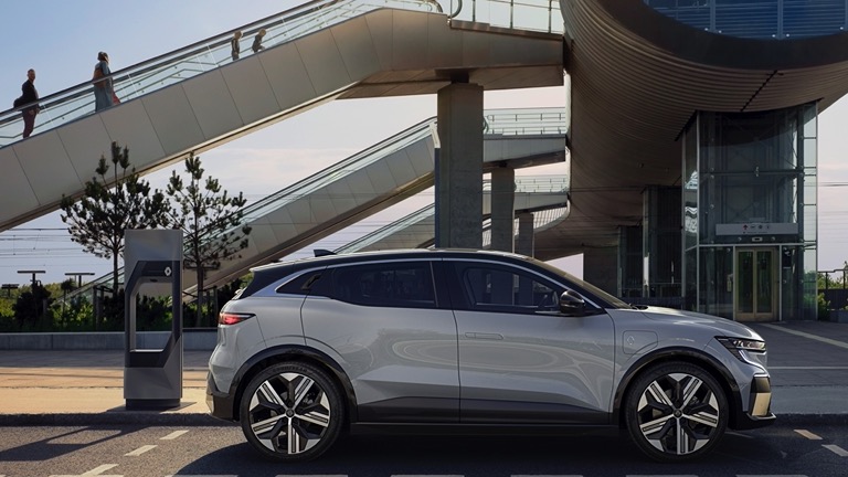 Renault_Megane_ETech-03.jpg