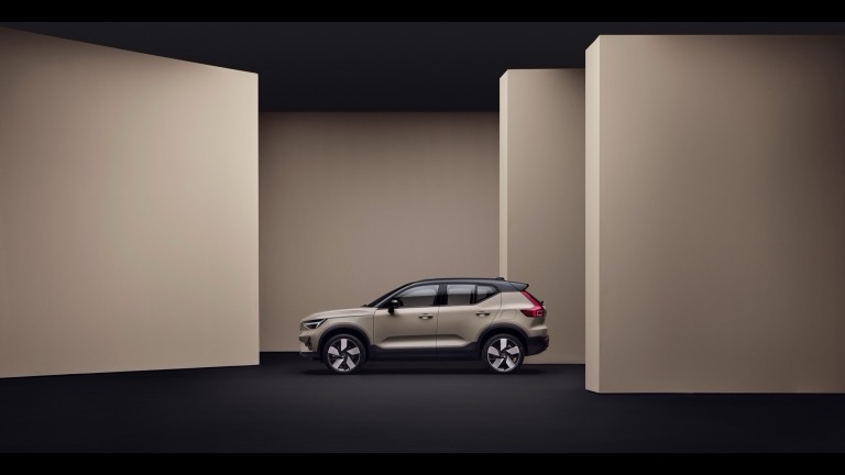Volvo_EX40_2025-03.jpg