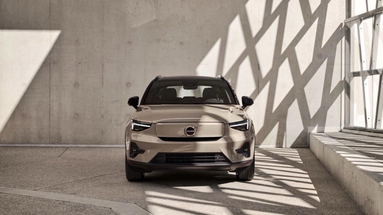 Volvo_EX40_2025-07.jpg